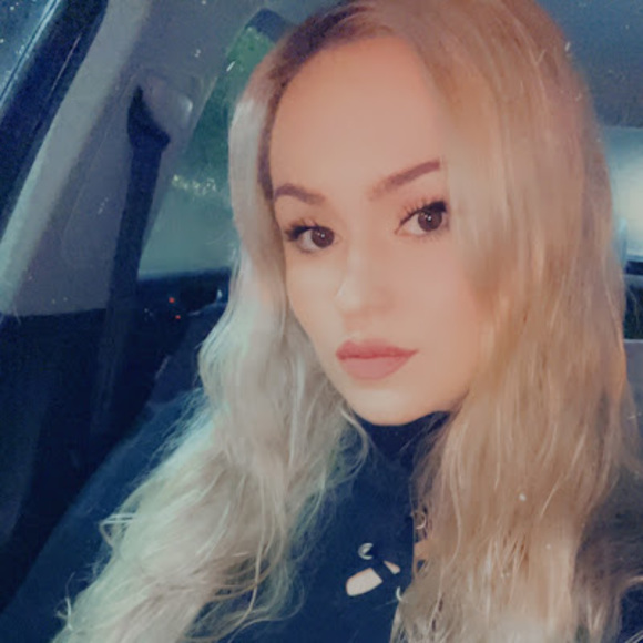 Meet your Posher, Tia - Picture 1 of 1